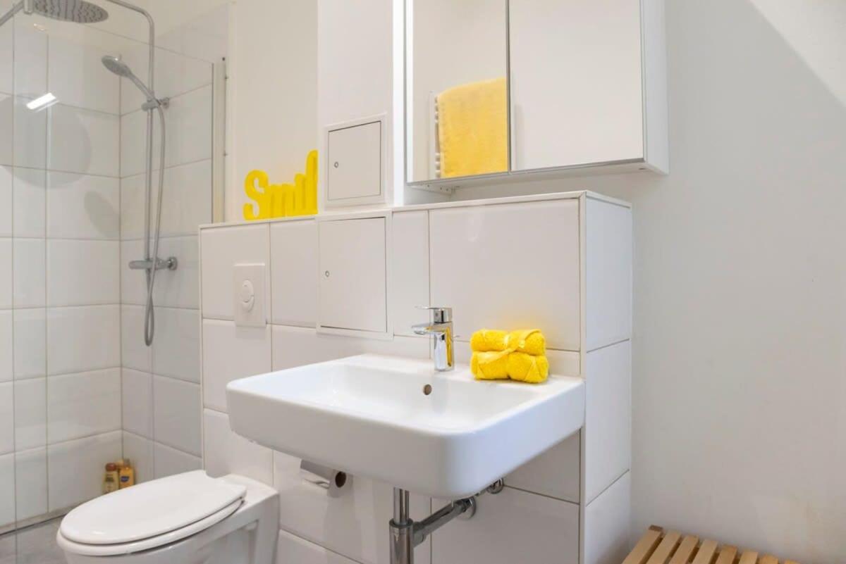 Modern Plus Ac Plus Selfcheckin Berlin Bagian luar foto